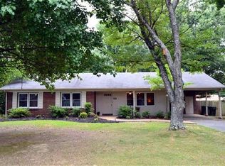 907 Stratford Dr, Murray, KY 42071