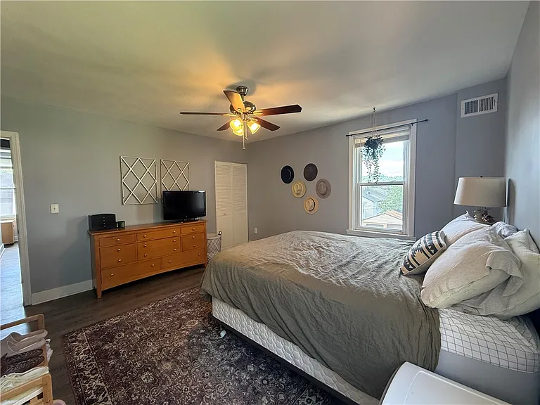 907 Spring Way — Photo 38