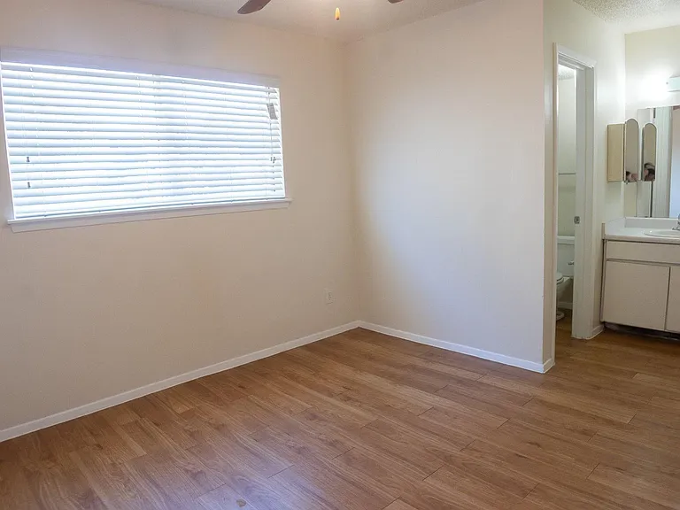 924 E Dean Keeton St #220 — Photo 10