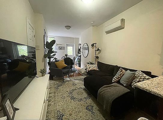3rd image of 71 Guernsey St #1R