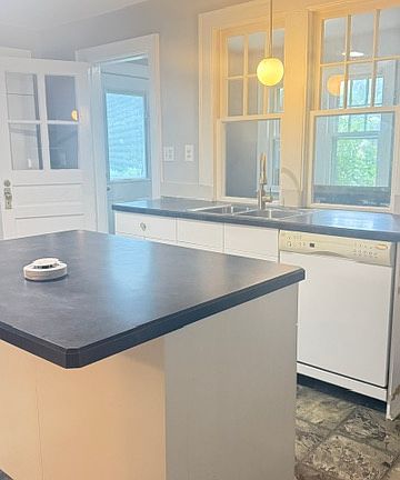 4th image of 360 Forbes St #360
