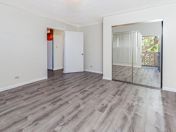 4th image of 303-409 Iolani Ave #303