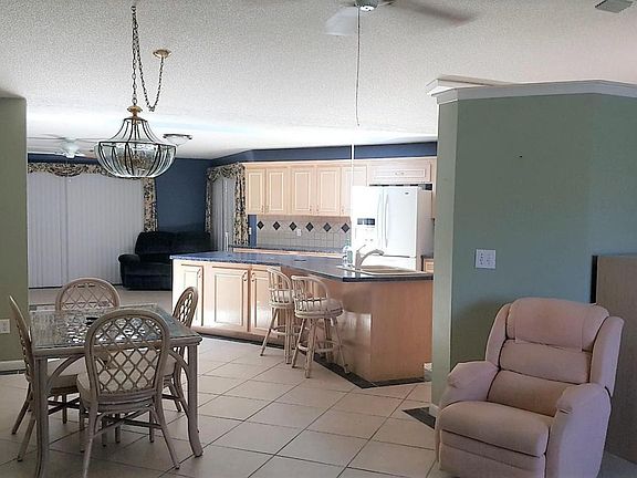 3rd image of 1082 Walden Blvd SE