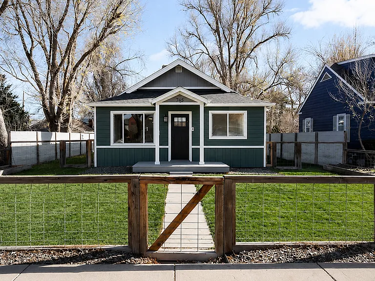 755 Carbon St — Photo 1