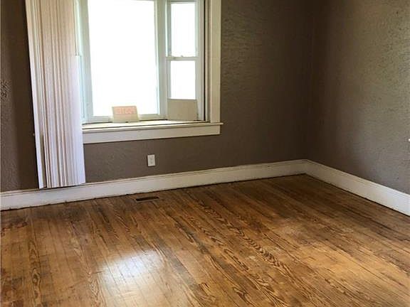 3rd image of 723 Marshall Ave
