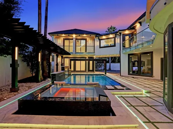 5158 Huckleberry Cir, Houston, TX 77056