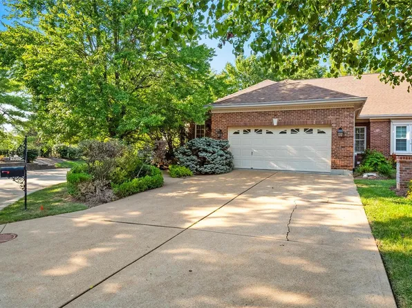 12365 Courtyard Lake Dr, Saint Louis, MO 63127