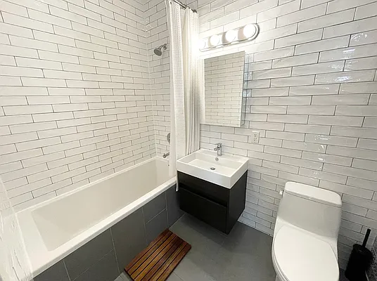 Rented by R New York | media 8