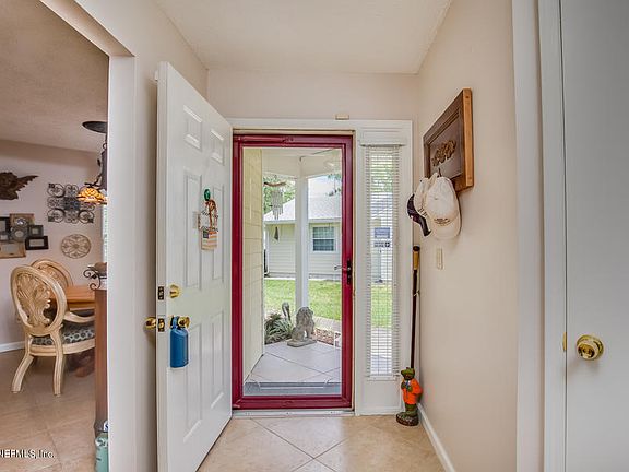 5th image of 3909 Meadowview Dr N
