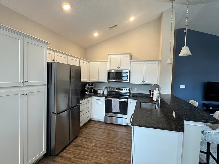 710 Kathy Ann Way W — Photo 4
