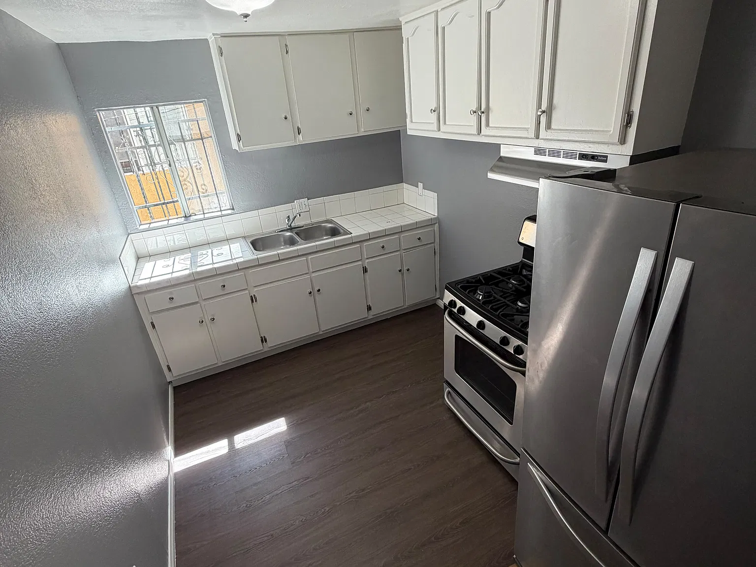 5 bed, 1300 sqft, $3,350 — Photo 2