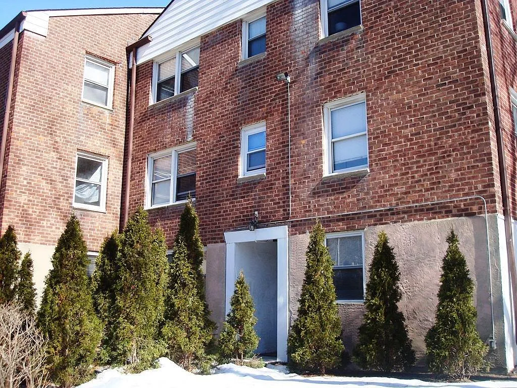 Building Photo - 79 N Broadway #E