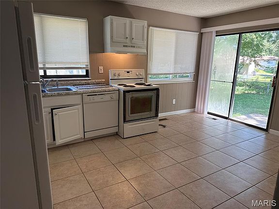 2nd image of 2423 Soundview Ct