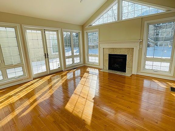 4th image of 731 W Easton Ct