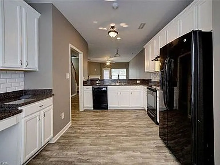 461 Revolution Ln — Photo 4