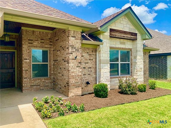 2nd image of 2705 Crystal Ann Dr
