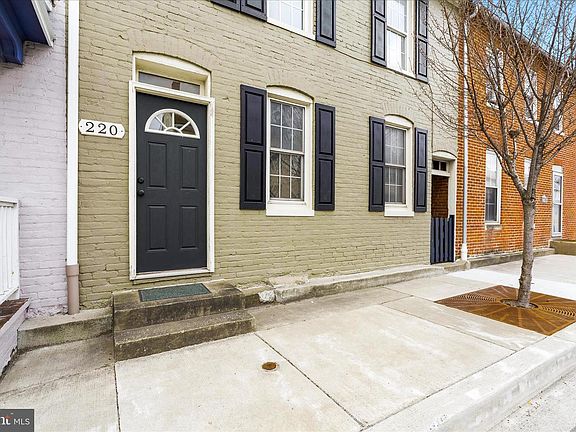4th image of 220 E Main St
