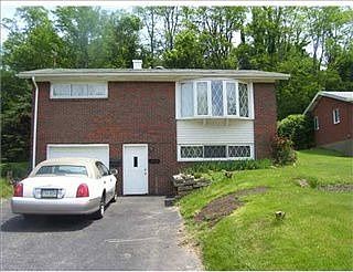 1st image of 402 Garden City Dr