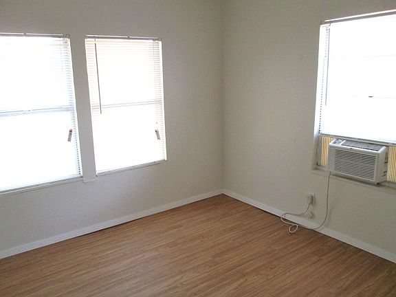 3rd image of 413 N Bishop St APT B