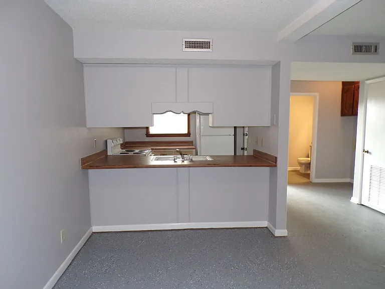 2 Anthony Cir — Photo 3