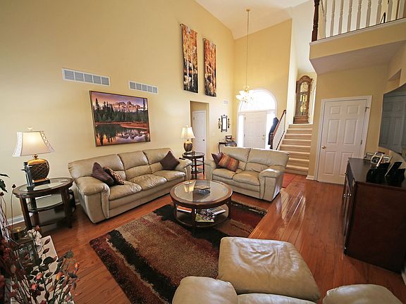 4th image of 3876 E Regents Cir