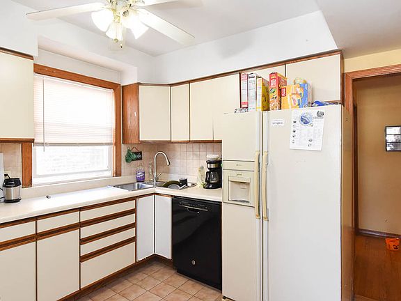4th image of 4254 N Marmora Ave Unit 3