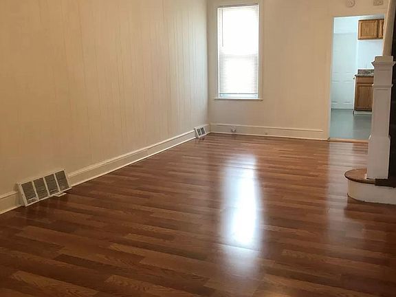 3rd image of 1215 Linden St