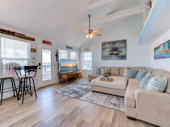 4235 San Jacinto Dr, Galveston, TX 77554