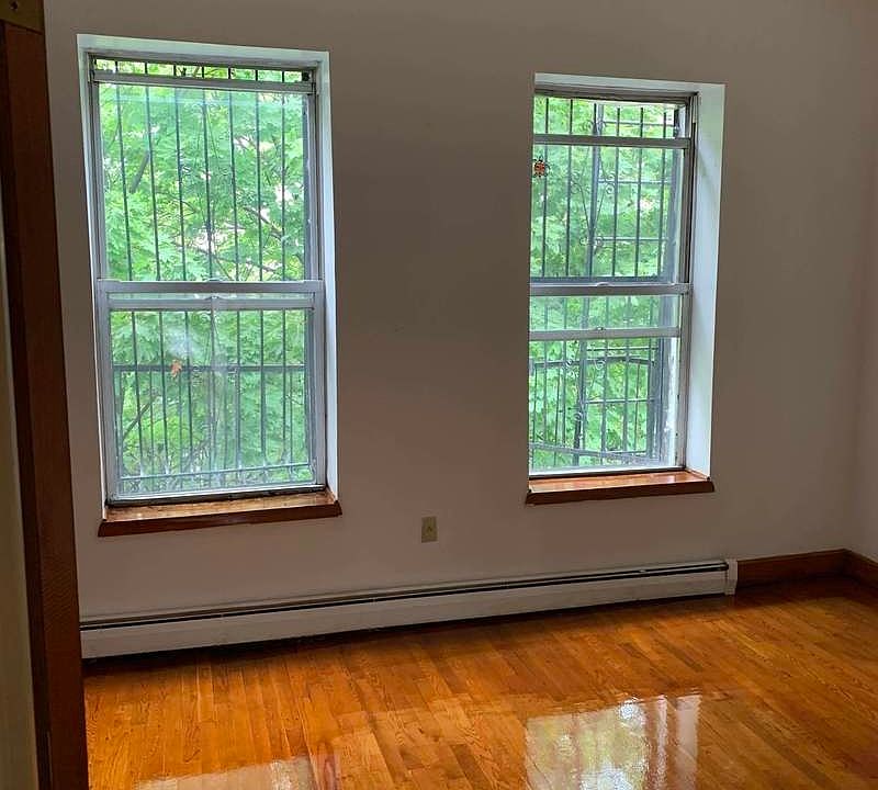 1st image of 425 Lincoln Pl APT 9