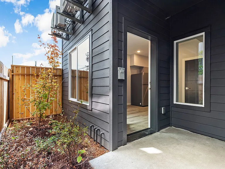 7150 N Greenwich Ave #6 — Photo 13