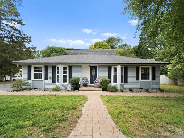 4054 Point Clear Dr, Tega Cay, SC 29708