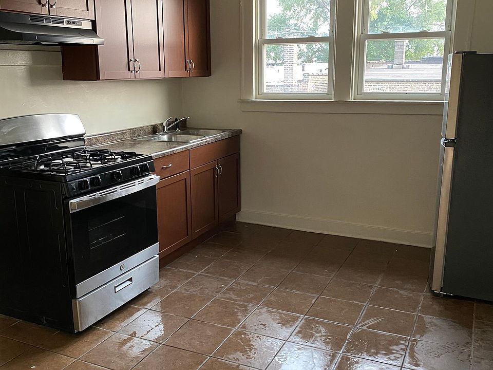 1st image of 4028 Alder St Unit 2R