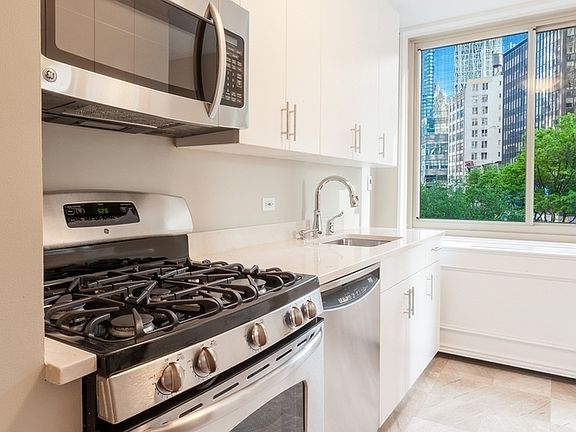 5th image of 30 W 63rd St APT 3H