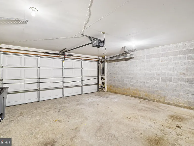 203 Princeton Cir — Photo 33