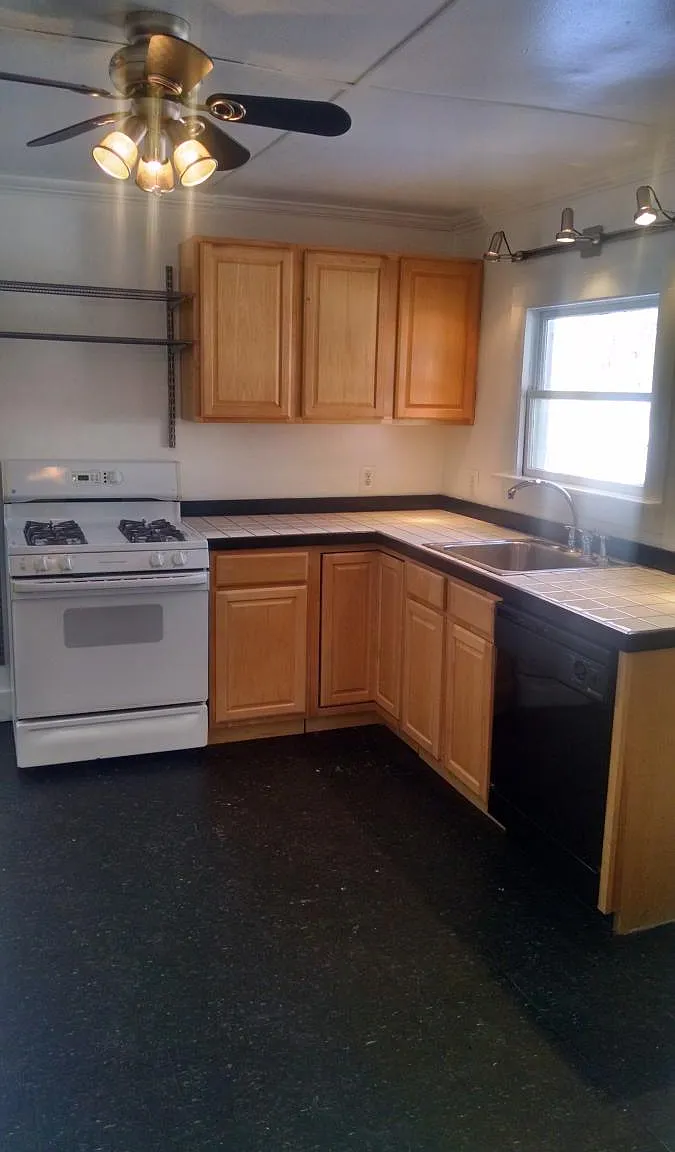 2 bed, 900 sqft, $2,000 — Photo 4