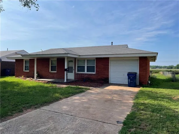 415 Pryor Dr, Lindsay, OK 73052
