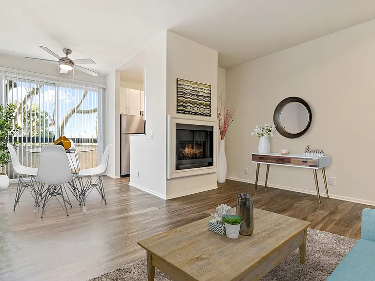 Park Overland Apartments — Photo 1