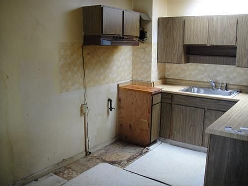 5th image of 2089 Thomas Ave