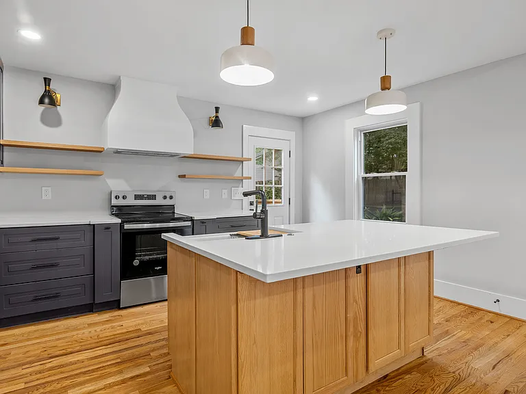 10 Amherst Ave — Photo 15