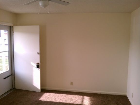 3rd image of 121 Tandy Dr APT C