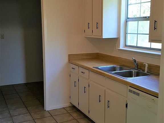 5th image of 3226 Redwood Ln