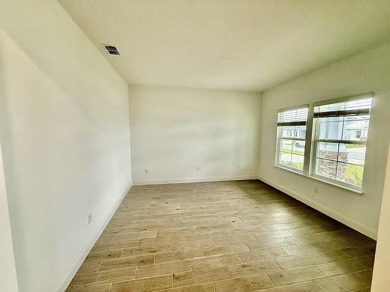 99 Manistique Ave — Photo 4