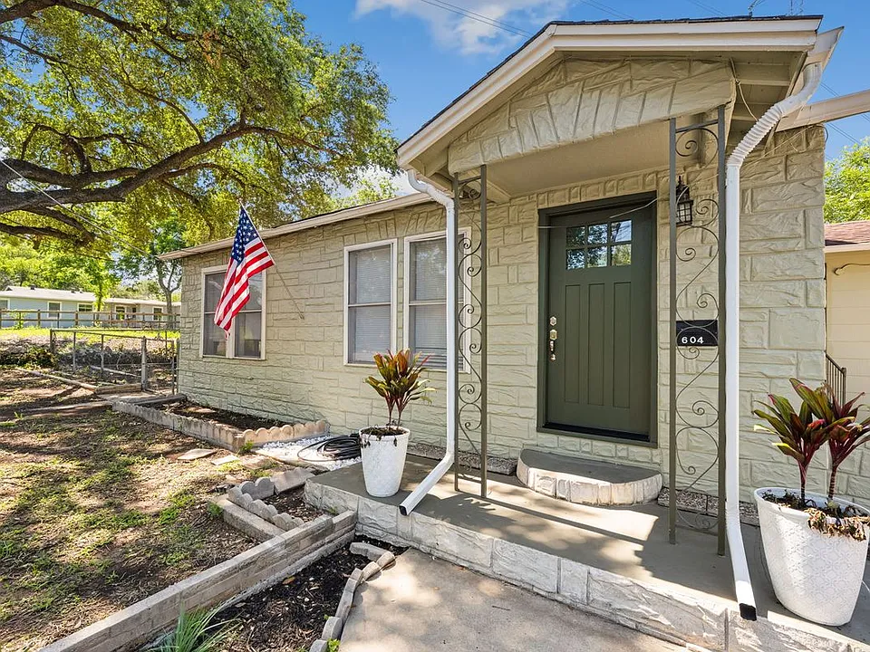 604 W Hollywood Ave #1