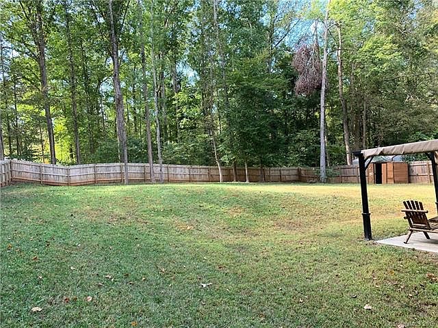 2nd image of 8432 Knollwood Cres