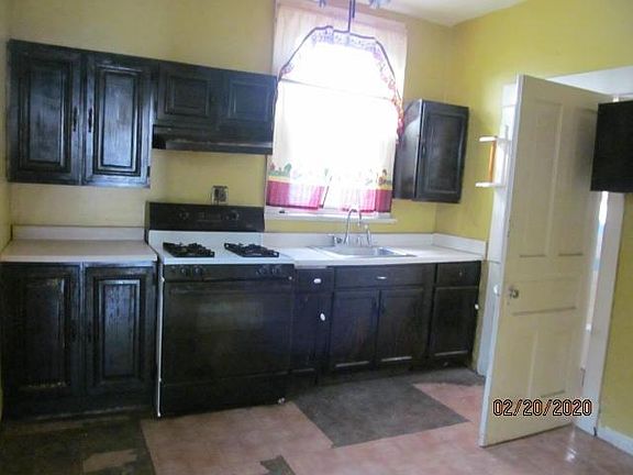 2nd image of 3733 Llewellyn Ave