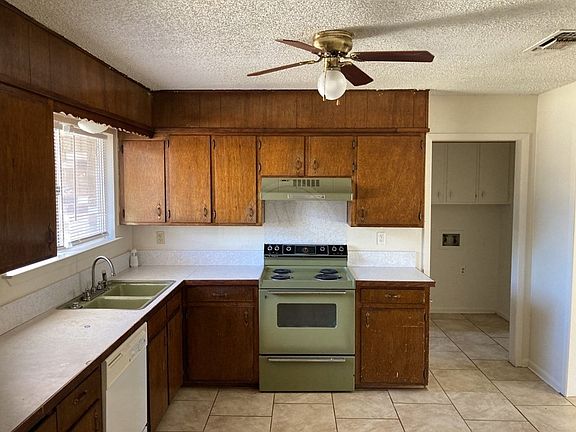 3rd image of 2106 Boland St