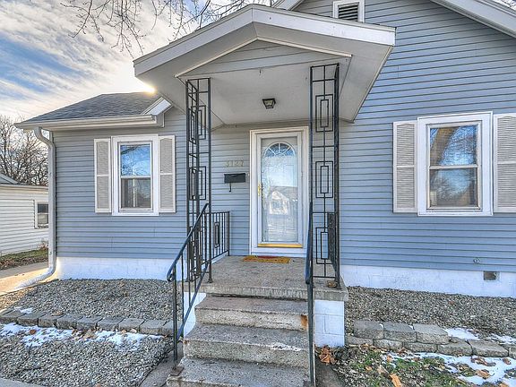 3rd image of 3127 E Ave