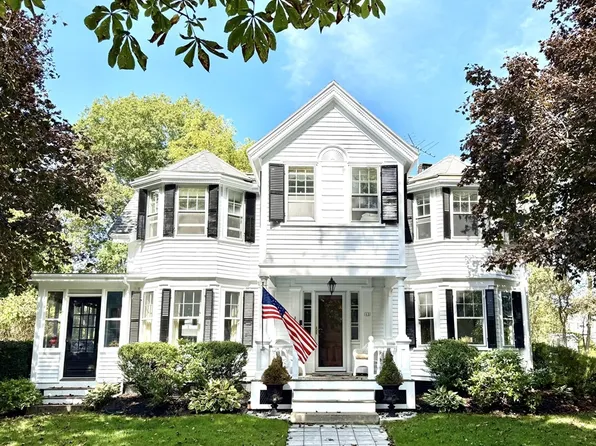12 Vine St, Manchester, MA 01944