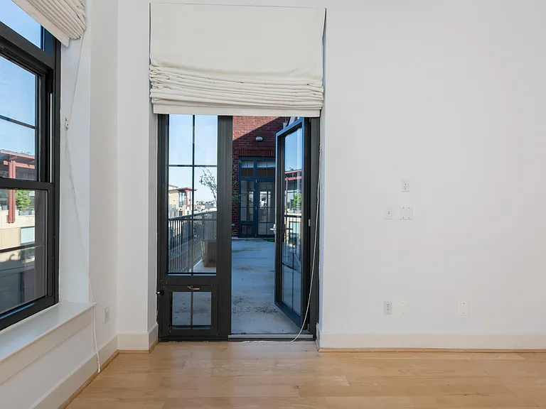 2328 Champlain St NW — Photo 11
