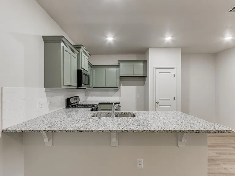 1541 Pavy Pkwy — Photo 10